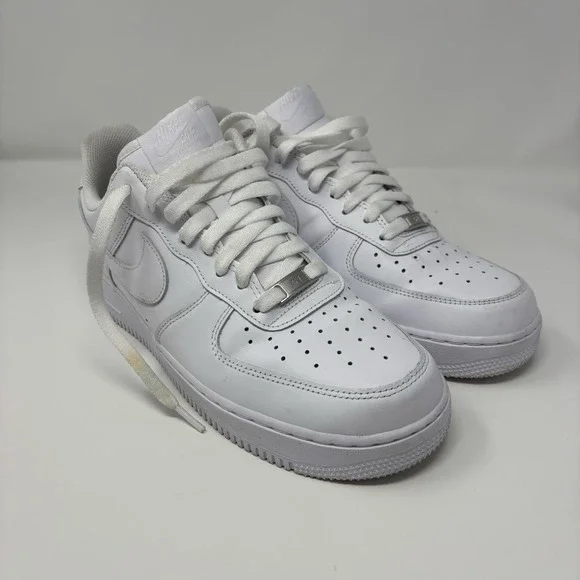 Nike Air Force 1 '07 Low Triple White Men's Size 9.5 - Picture 1 of 10